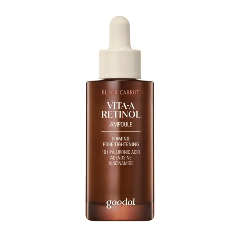 Flaskan med Goodal Black Carrot Vita-A Retinol Firming Ampoule visas. Den har en beige pipett och en mörkbrun flaska. Etiketten beskriver produkten som "Vita-A Retinol Ampoule" och nämner egenskaper som "Firming Pore Tightening", samt ingredienserna 10% hyaluronsyra, adenosin och niacinamid.