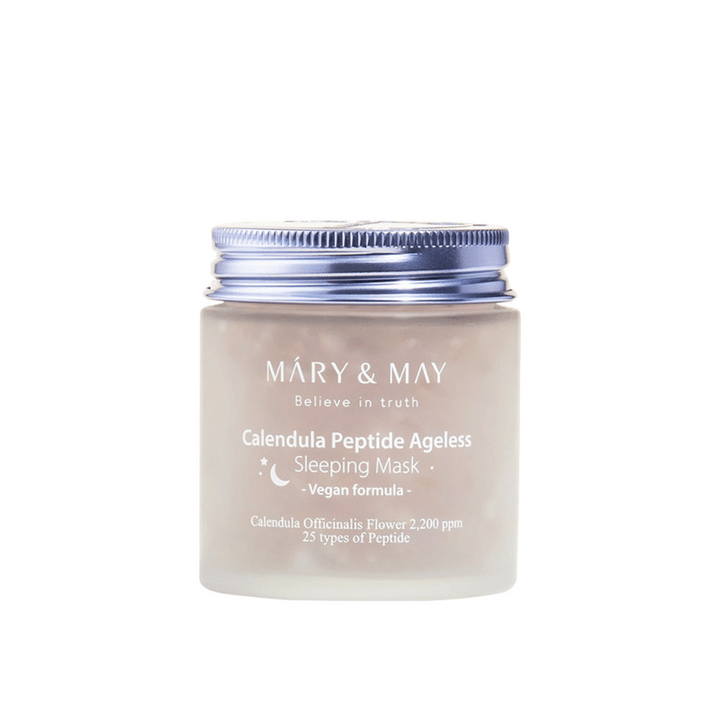 En burk med MARY & MAY Calendula Peptide Ageless Sleeping Mask. Burken har en silverfärgad lock och etikett med texten "Calendula Peptide Ageless Sleeping Mask" och "Vegan formula". Produkten innehåller calendula och peptider för att ge huden ett ungdomligt utseende under natten.