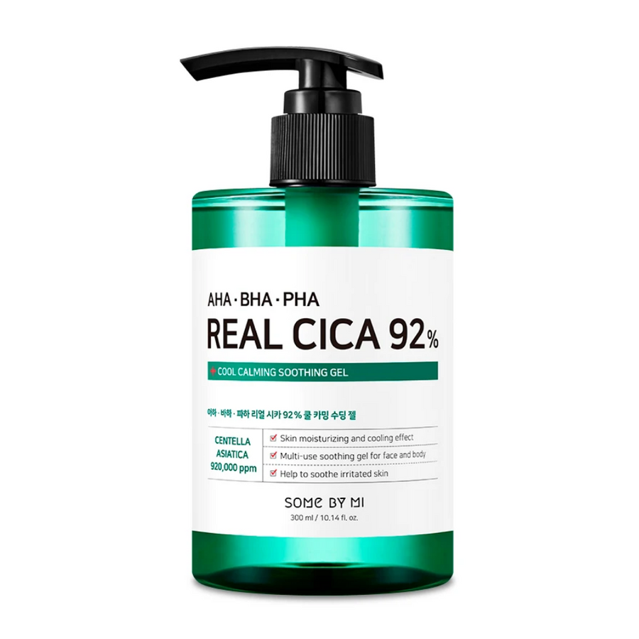 En flaska SOME BY MI AHA, BHA, PHA Real Cica 92% Cool Calming Soothing Gel 300ml innehållande BHA för hudvård.